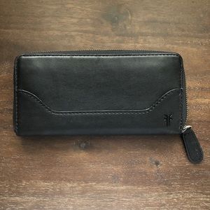 NWOT Frye Melissa Zip Wallet